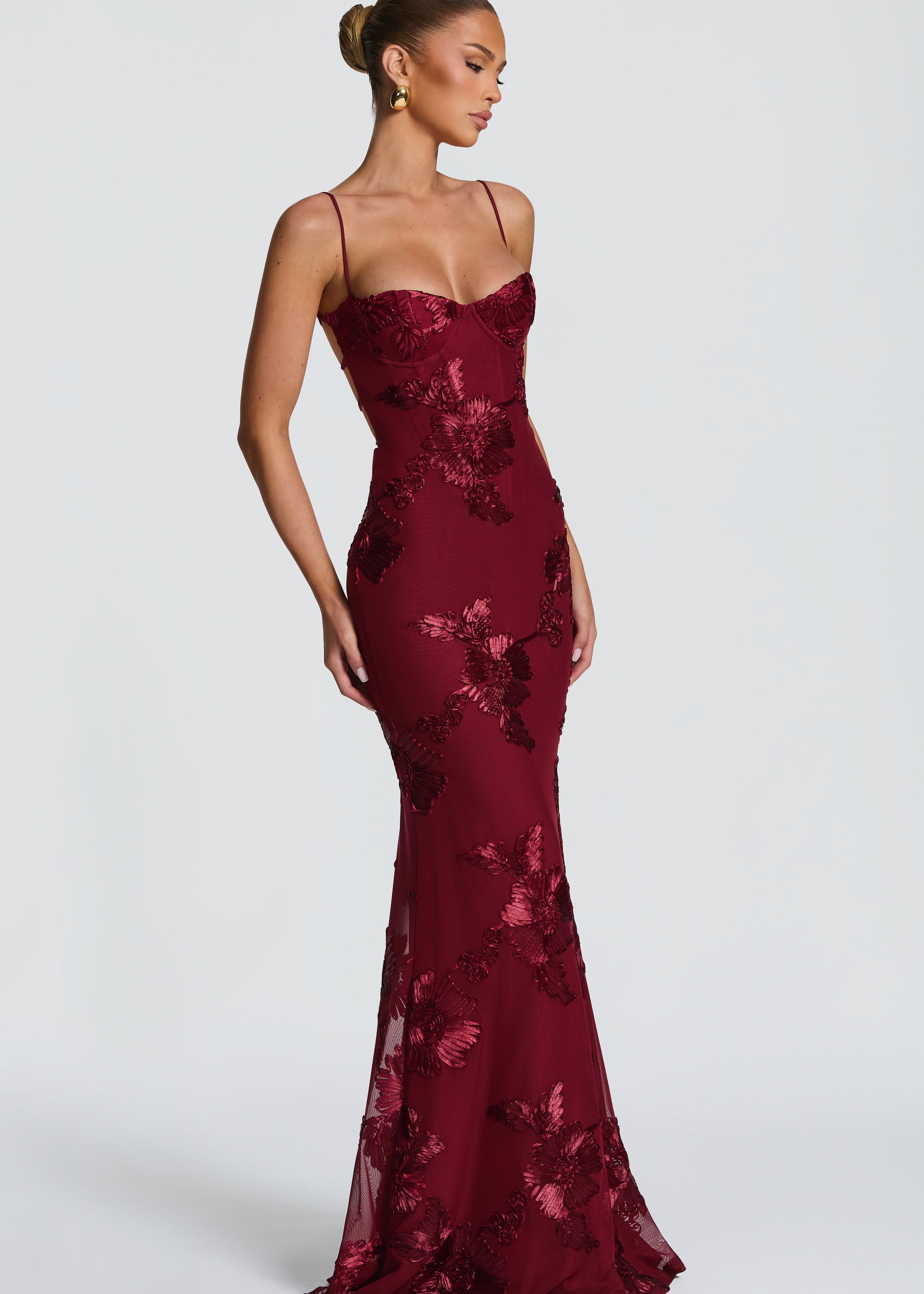Haljina Katarina™ - Elegancija s Jasnim Dizajnom i Jedinstvenim Detaljima