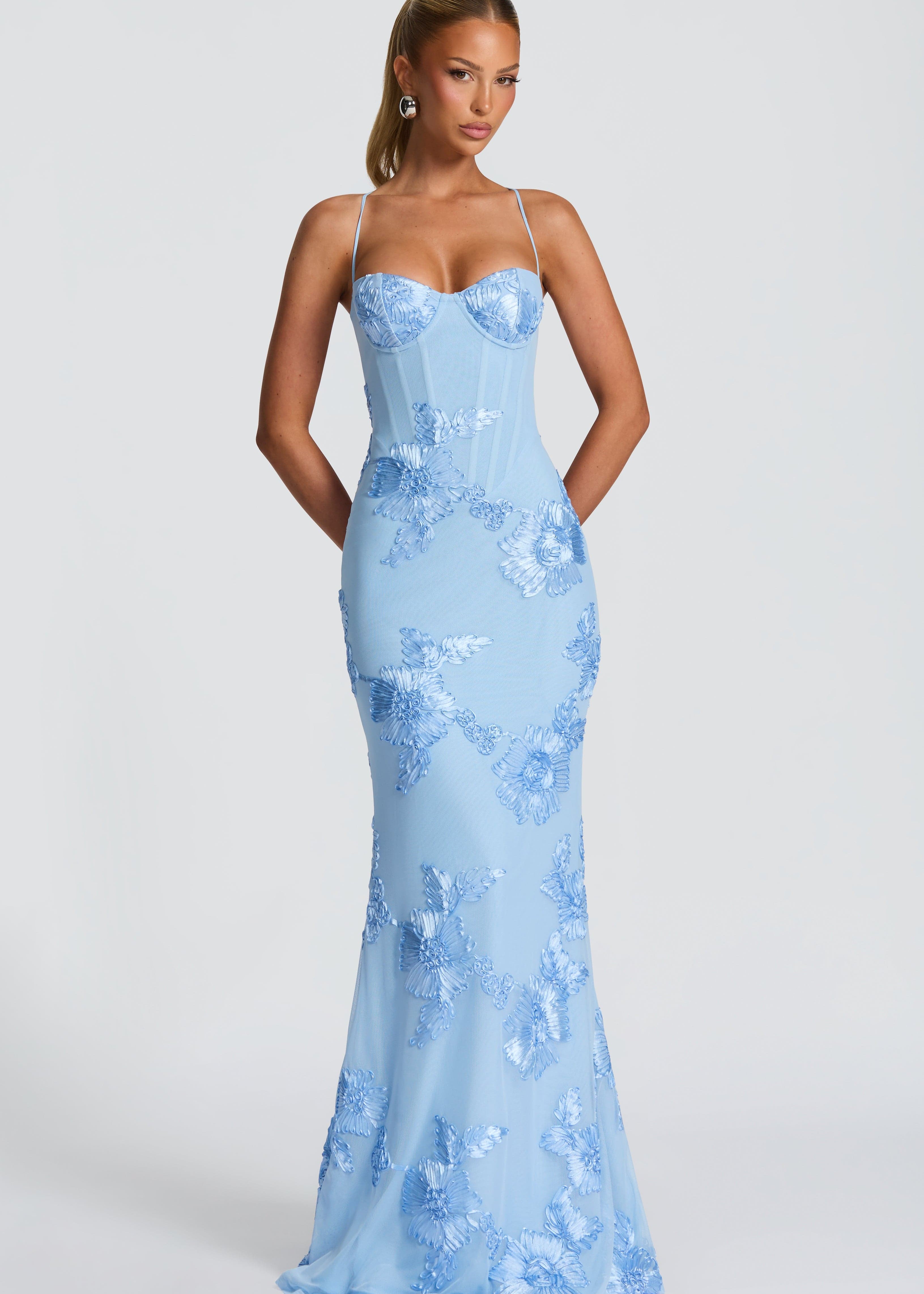 Haljina Katarina™ - Elegancija s Jasnim Dizajnom i Jedinstvenim Detaljima